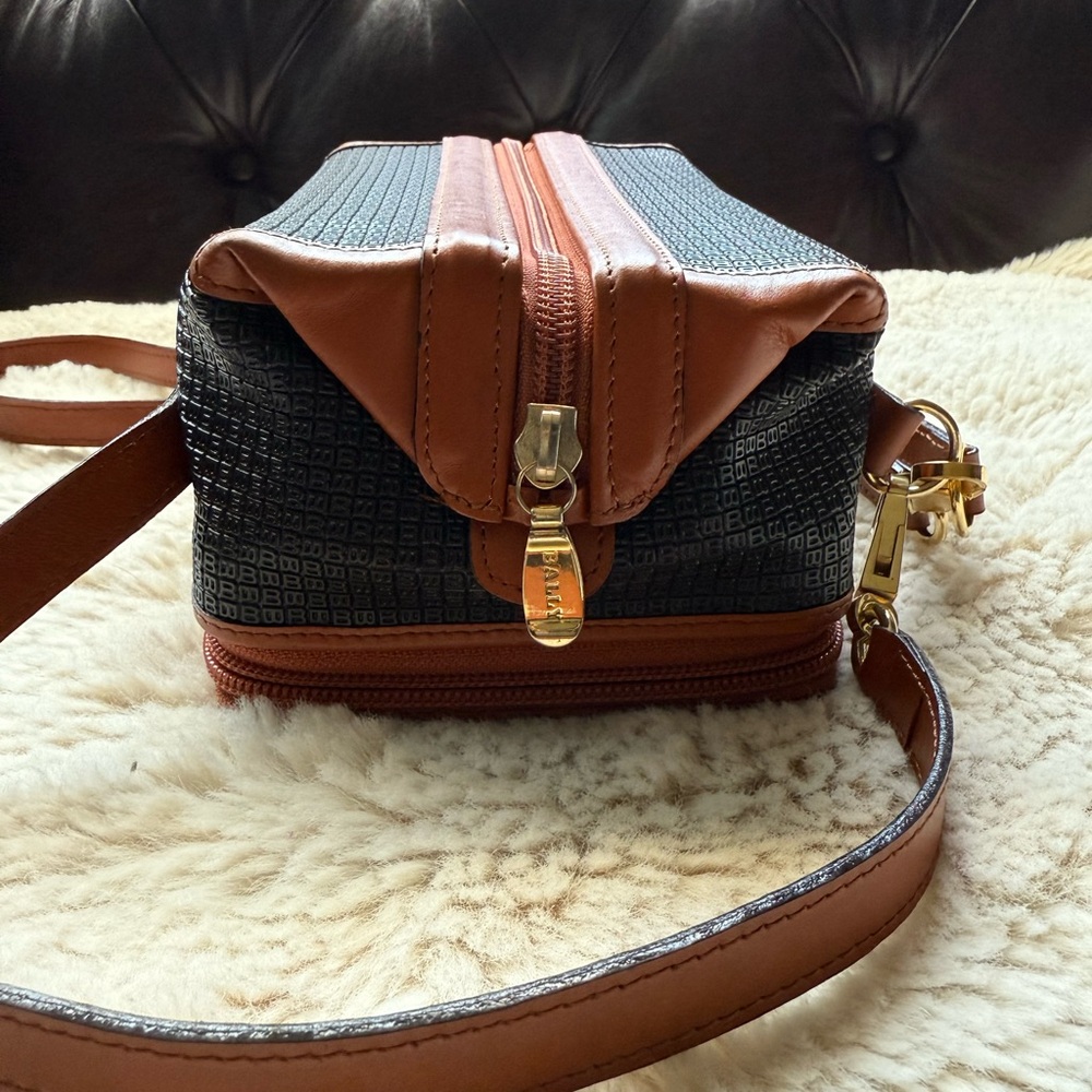 Bally Rare Structured Cosmetic Bag Wallet Unisex Vintage Made in Italy Monogram